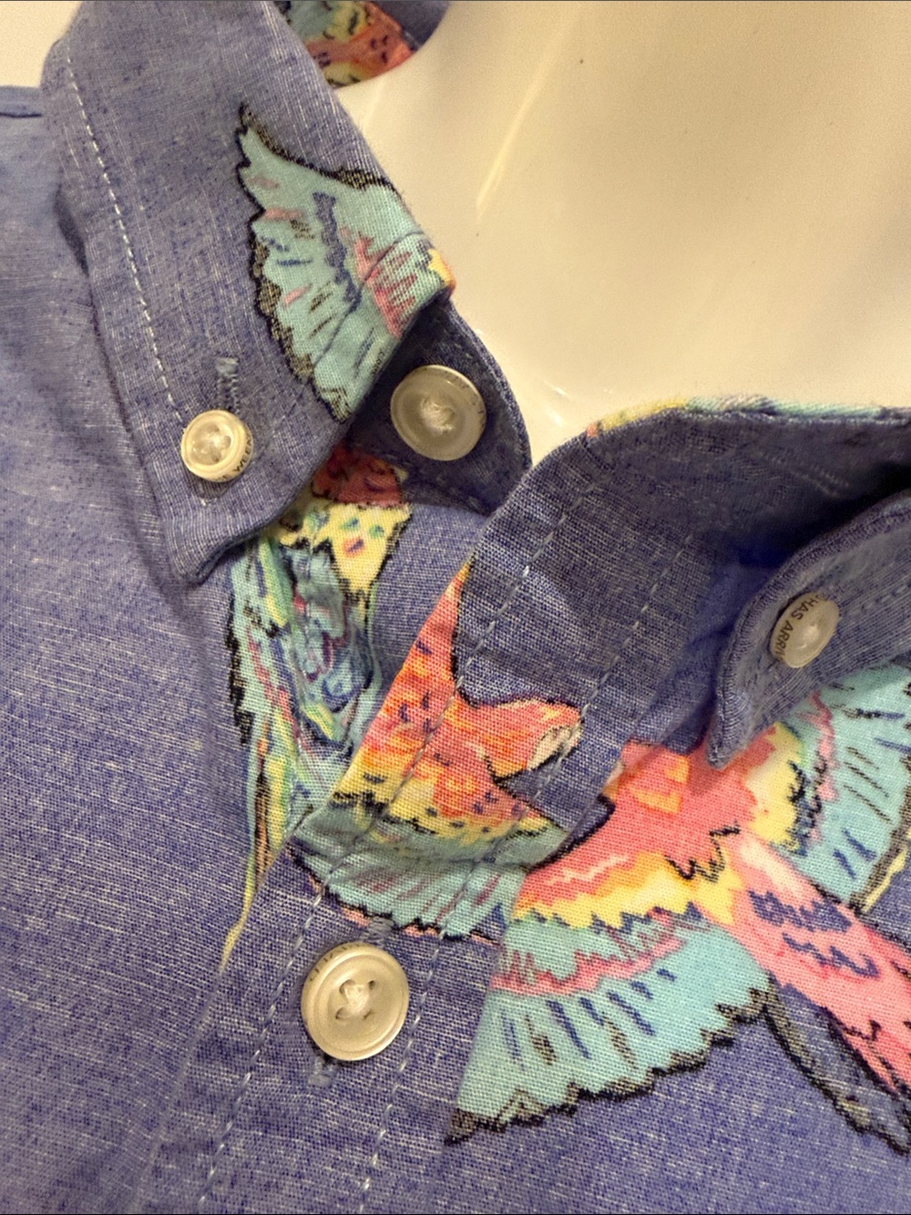 chubbies Blue Short-Sleeve Button-Down Shirt with Multicolor Parrot Print S - Picture 5 of 8